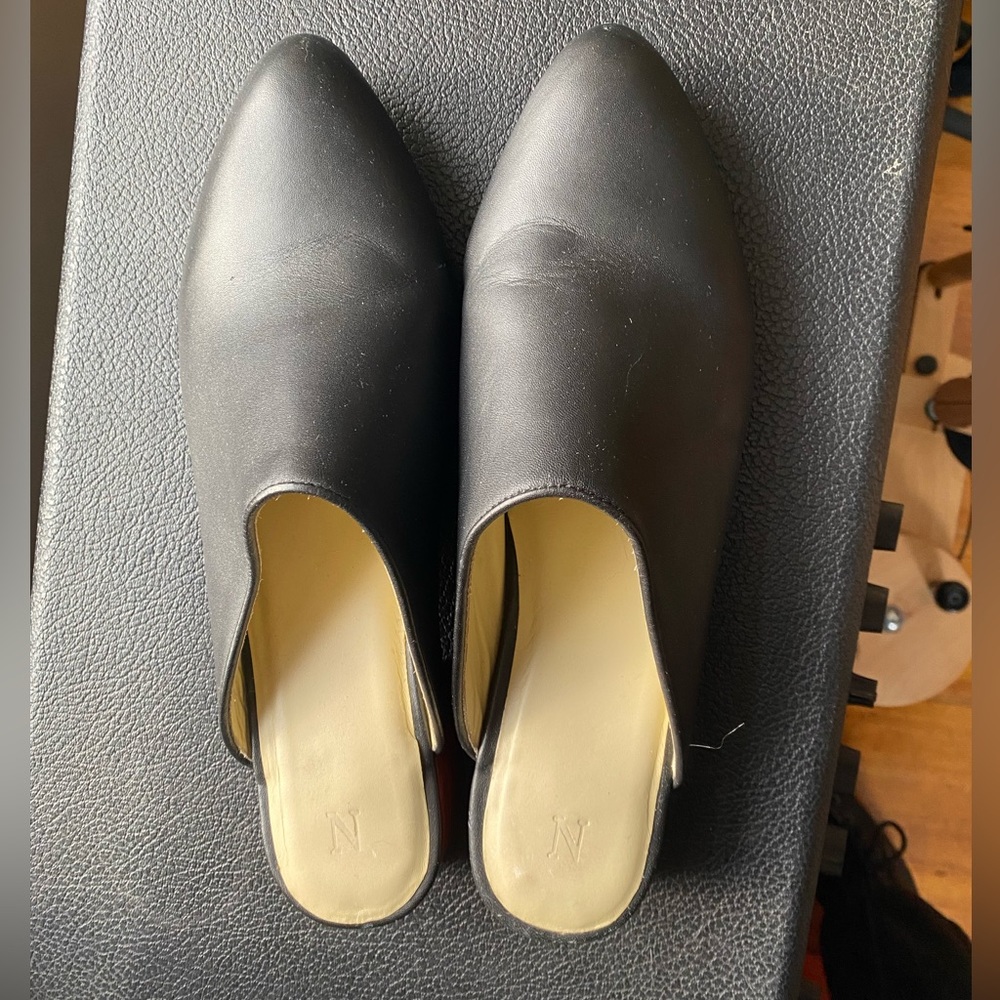 Nisolo Mariella Mule in Noir black 9.5